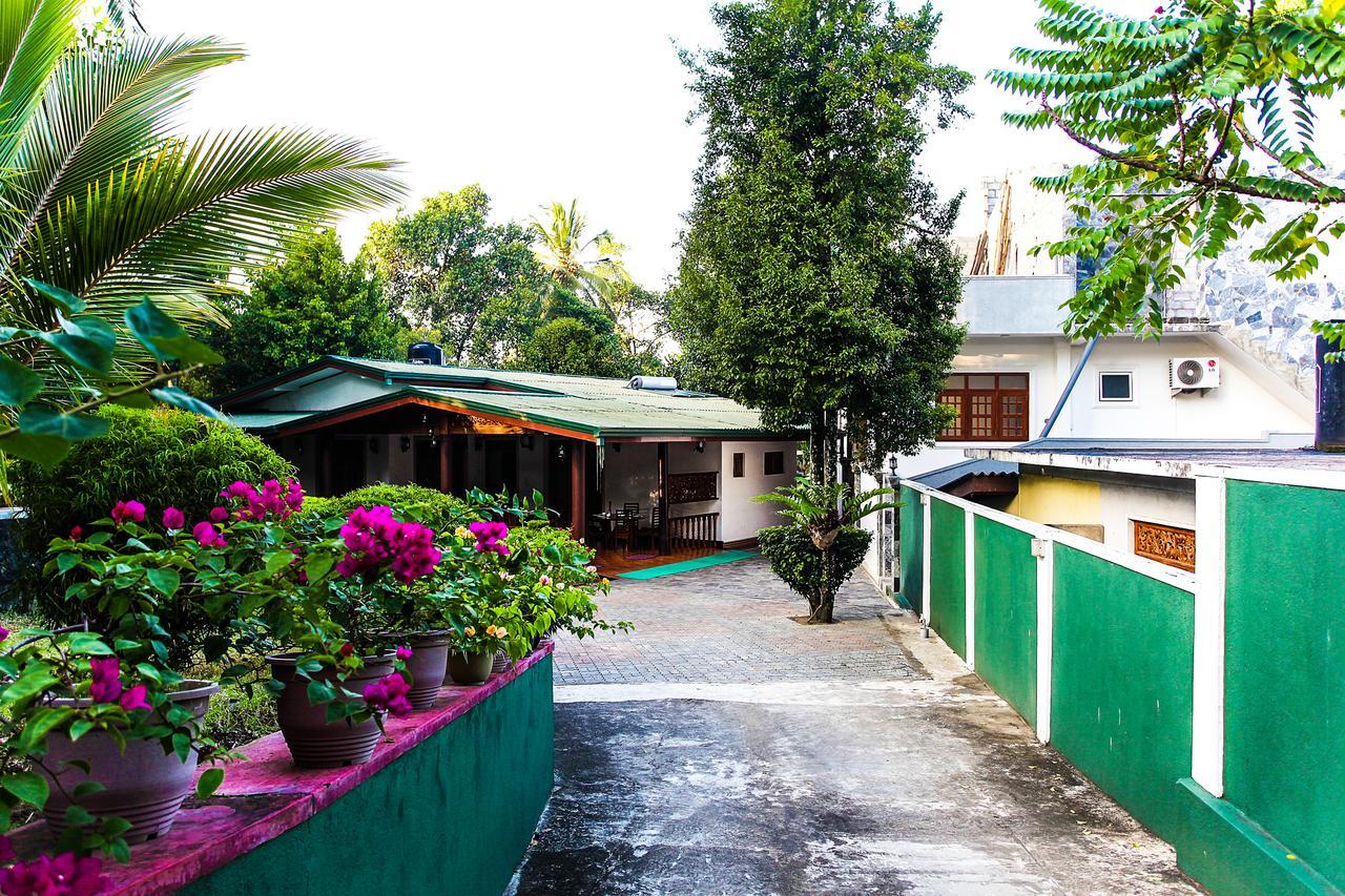 Green View Holiday Resort Канди Экстерьер фото